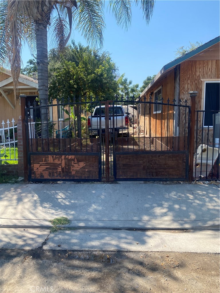 207 W River Ave, Porterville, CA 93257