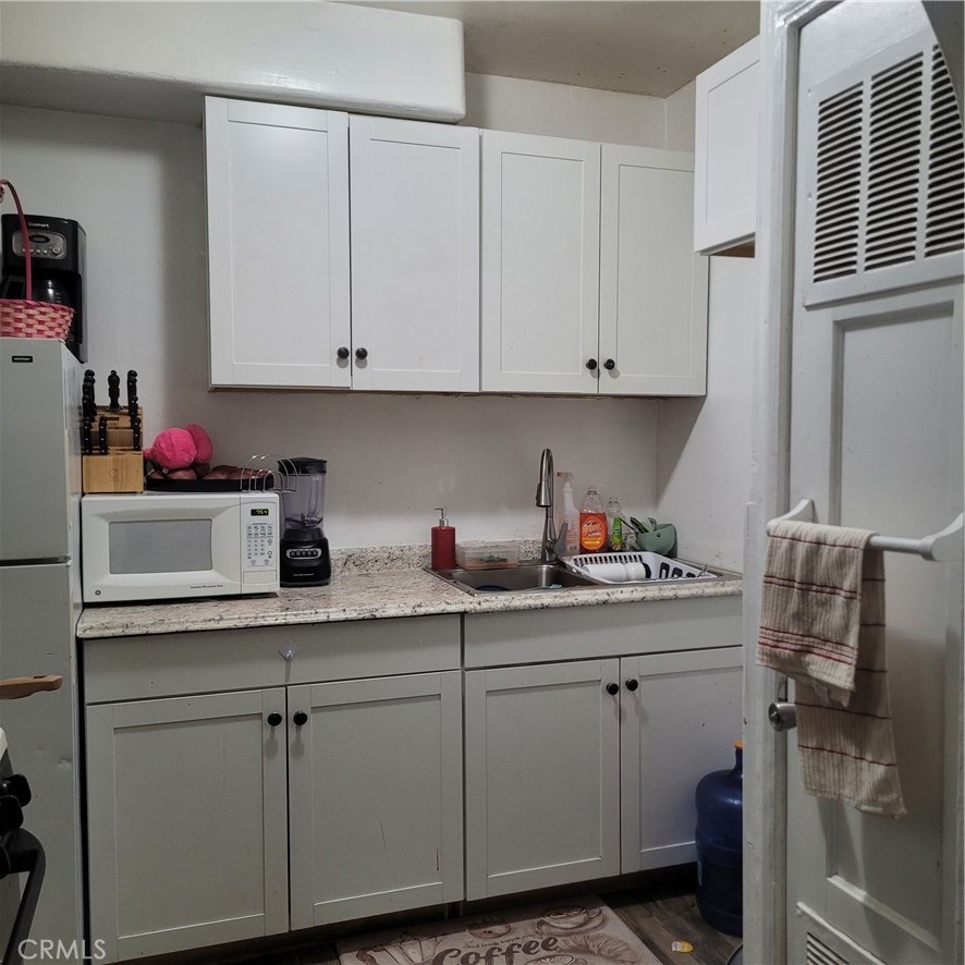 623 W Hedges Ave, Fresno, CA 93728