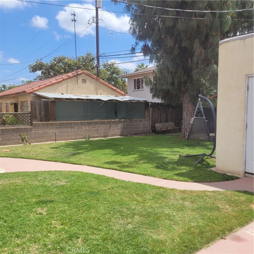 623 W Hedges Ave, Fresno, CA 93728