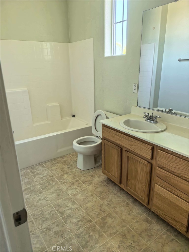 6633 Meadowlark, Winton, CA 95388