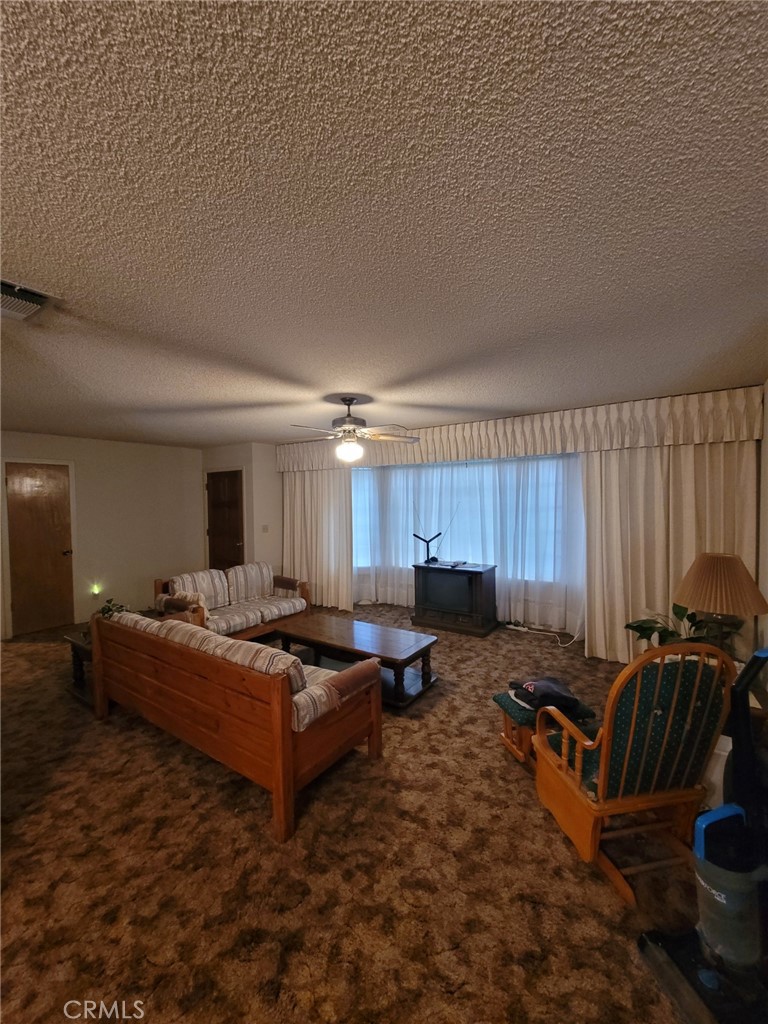 6009 Elwood Rd, Sanger, CA 93657