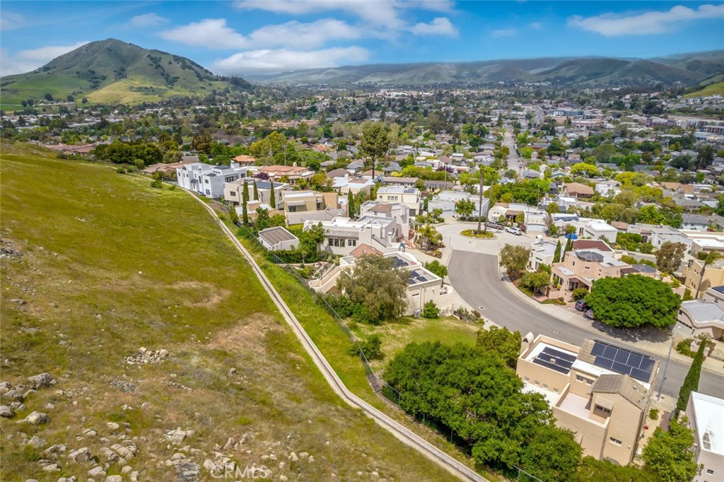 489 Bluerock Drive, San Luis Obispo, CA 93401