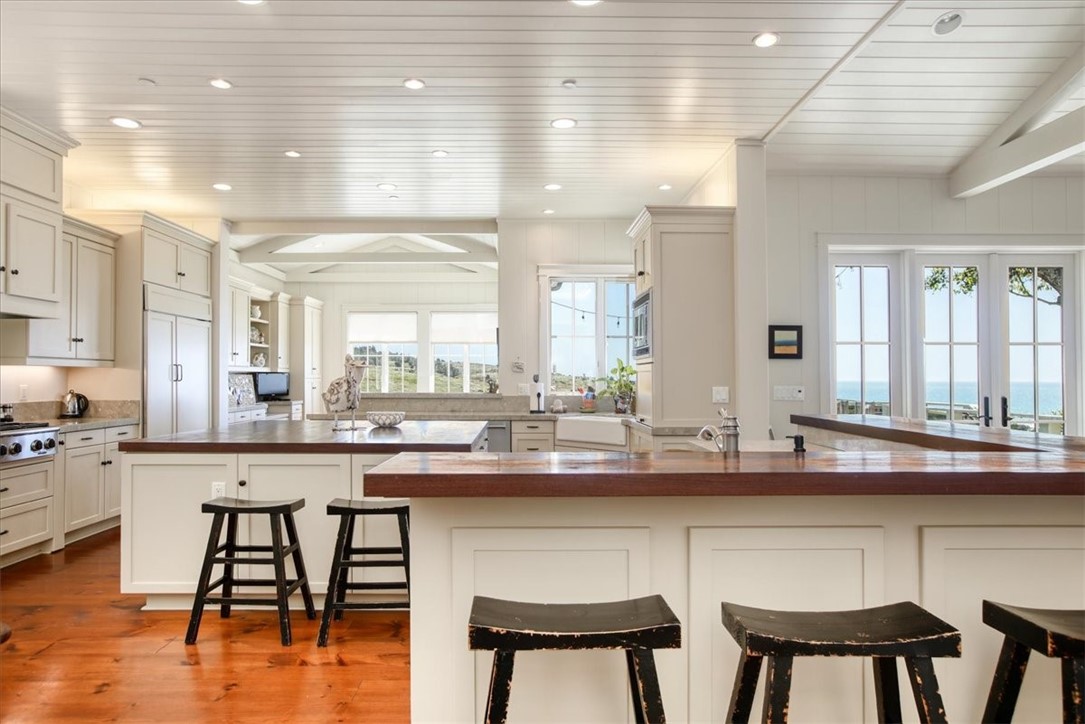 404 Huntington Road, Cambria, CA 93428