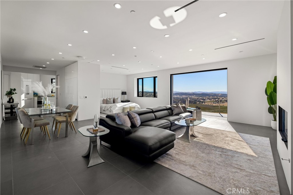 888 Camino Vina, Paso Robles, CA 93446