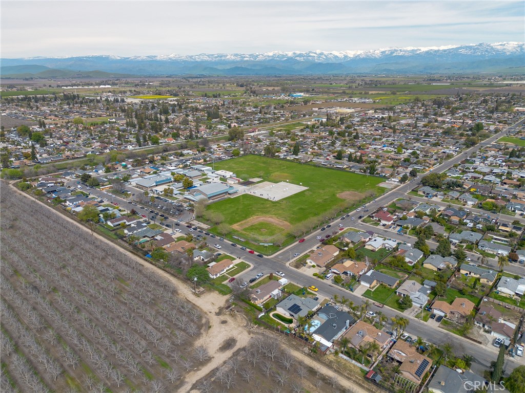 896 N Mariposa Ave, Visalia, CA 93292