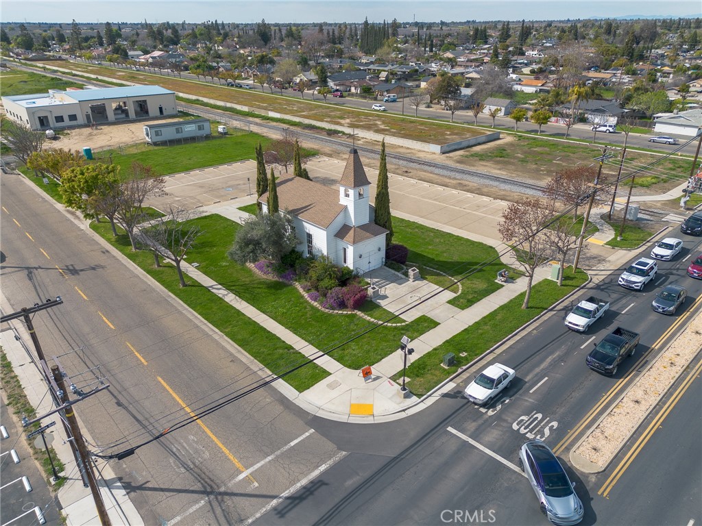 896 N Mariposa Ave, Visalia, CA 93292