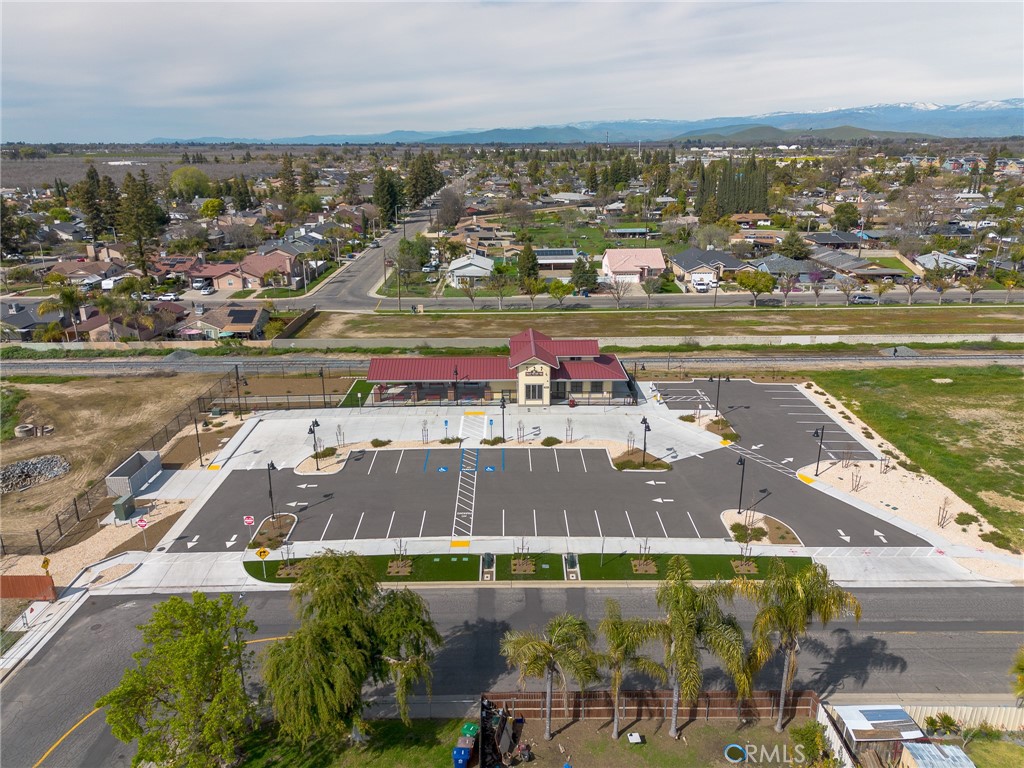 896 N Mariposa Ave, Visalia, CA 93292