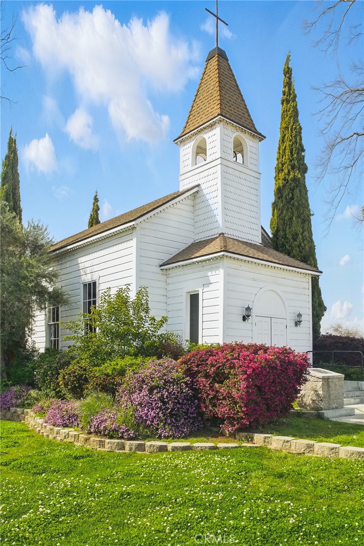 896 N Mariposa Ave, Visalia, CA 93292