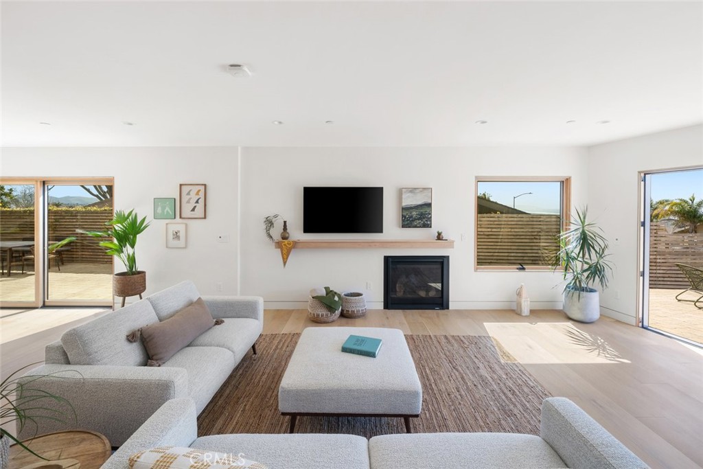 170 Surf St, Pismo Beach, CA 93449