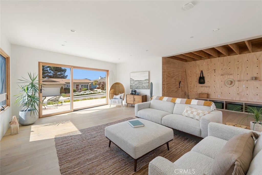 170 Surf St, Pismo Beach, CA 93449