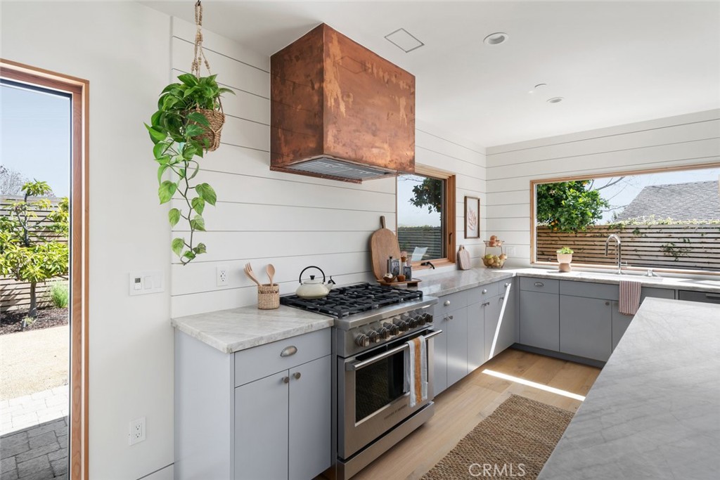 170 Surf St, Pismo Beach, CA 93449