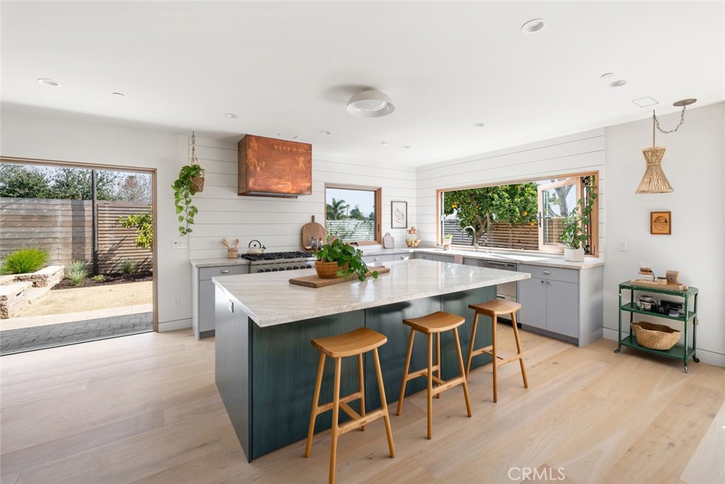 170 Surf St, Pismo Beach, CA 93449