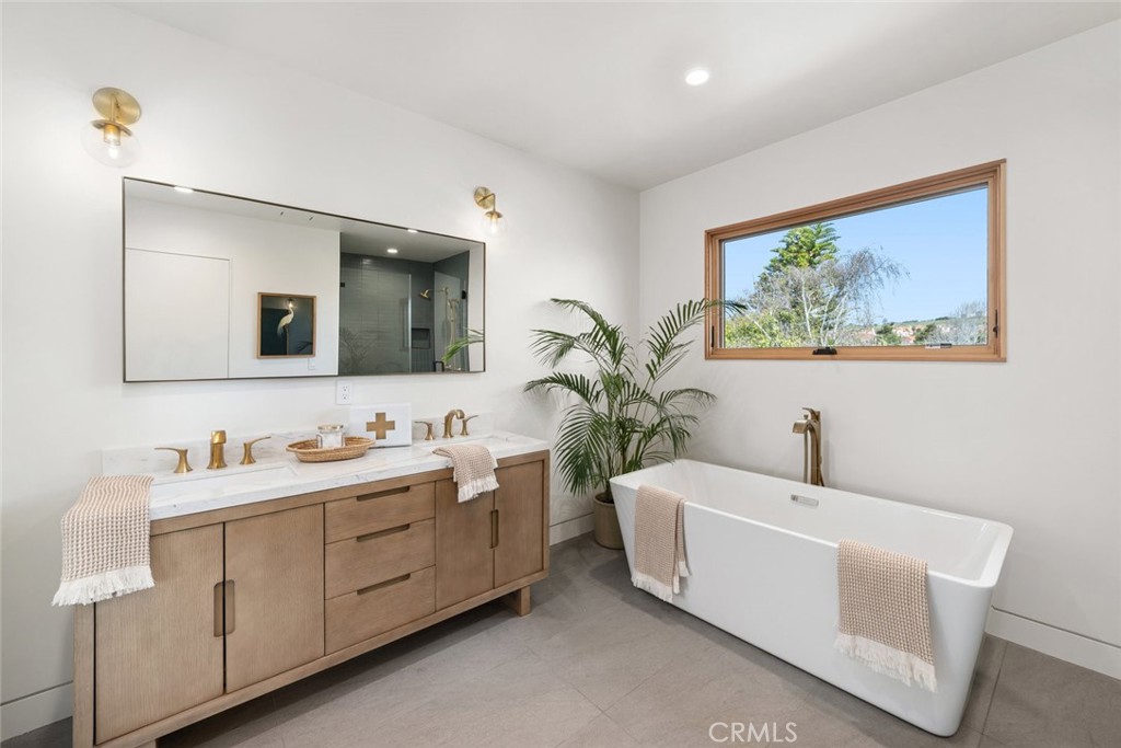 170 Surf St, Pismo Beach, CA 93449