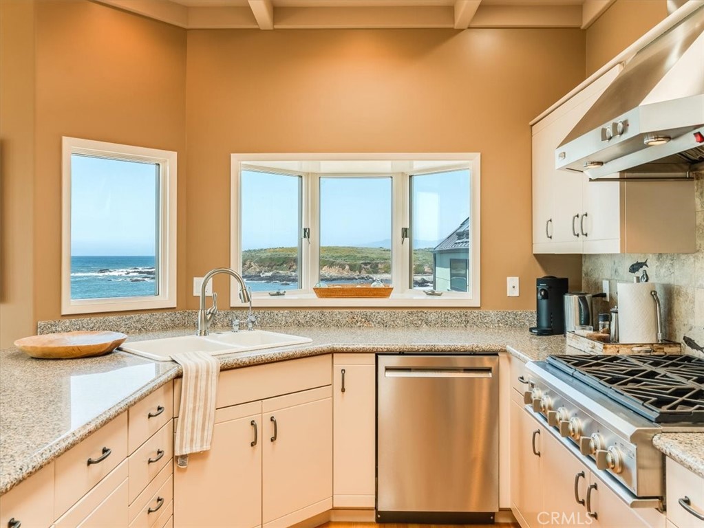 2585 Sherwood Drive, Cambria, CA 93428