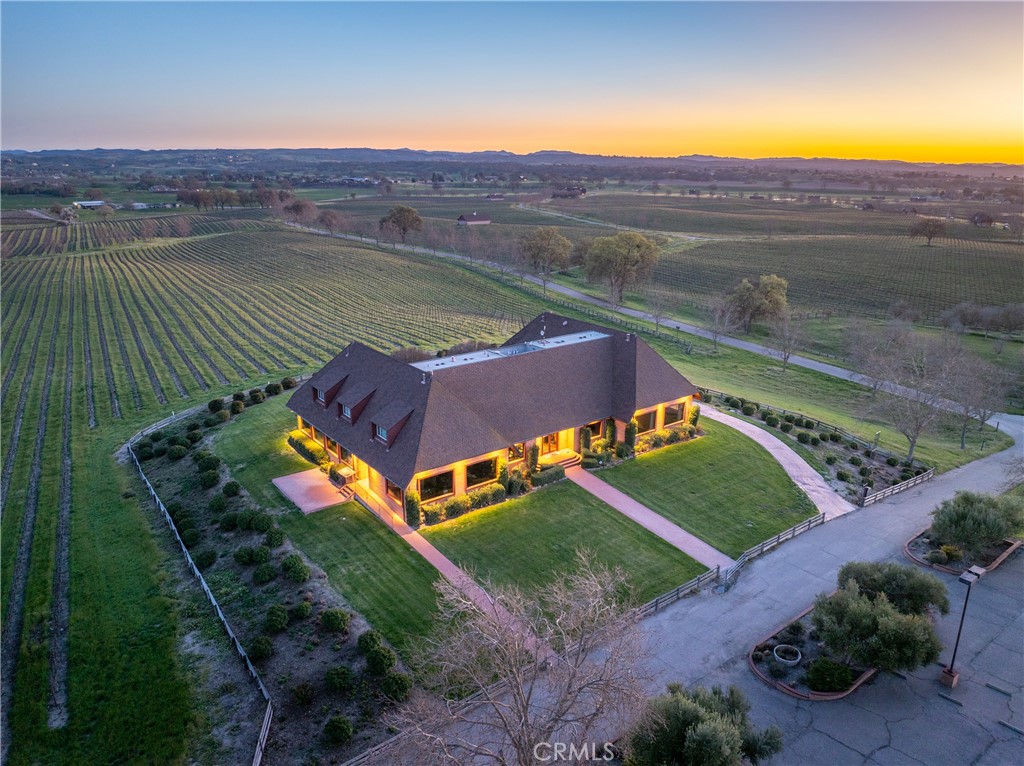 5010 Gate 4 Rd., Paso Robles, CA 93446