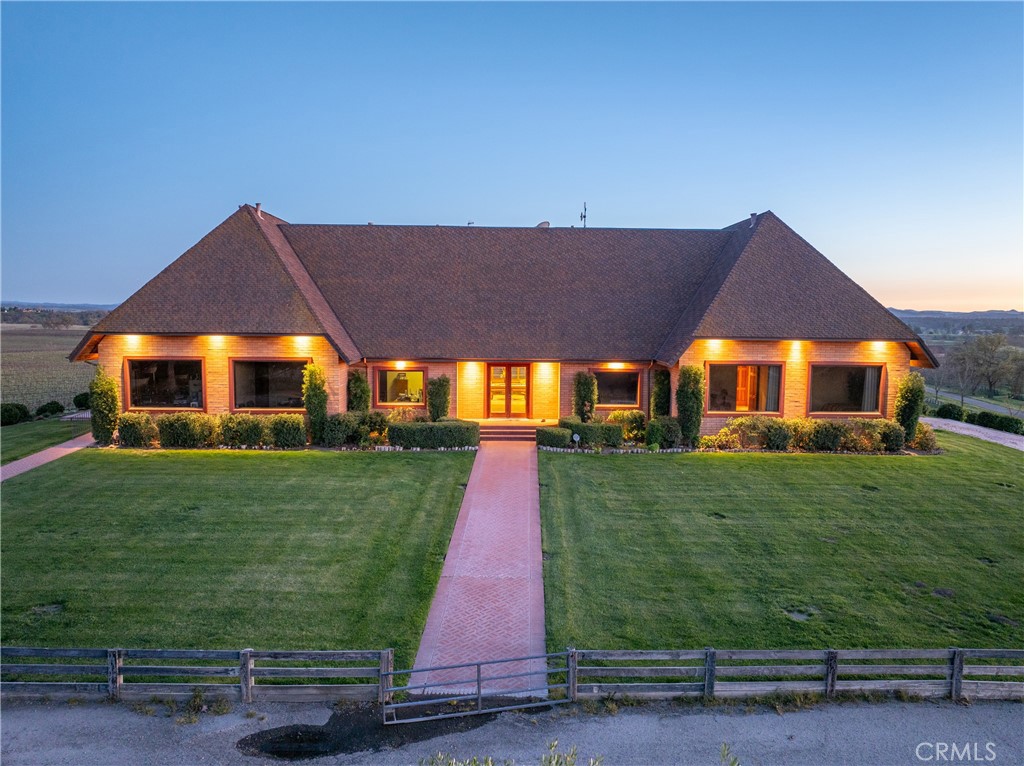 5010 Gate 4 Rd., Paso Robles, CA 93446