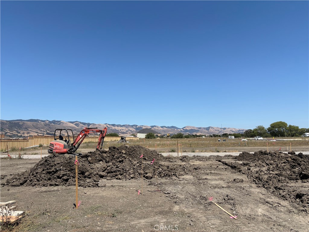 230 Memphis Belle Way, San Luis Obispo, CA 93401