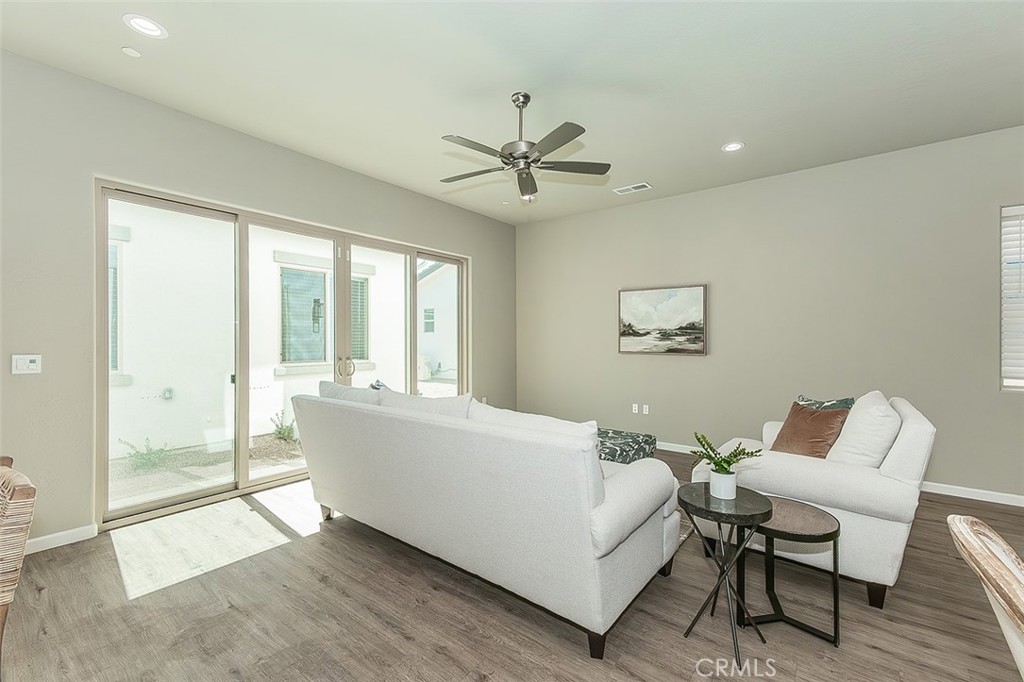 6008 E Sussex Way, Fresno, CA 93727