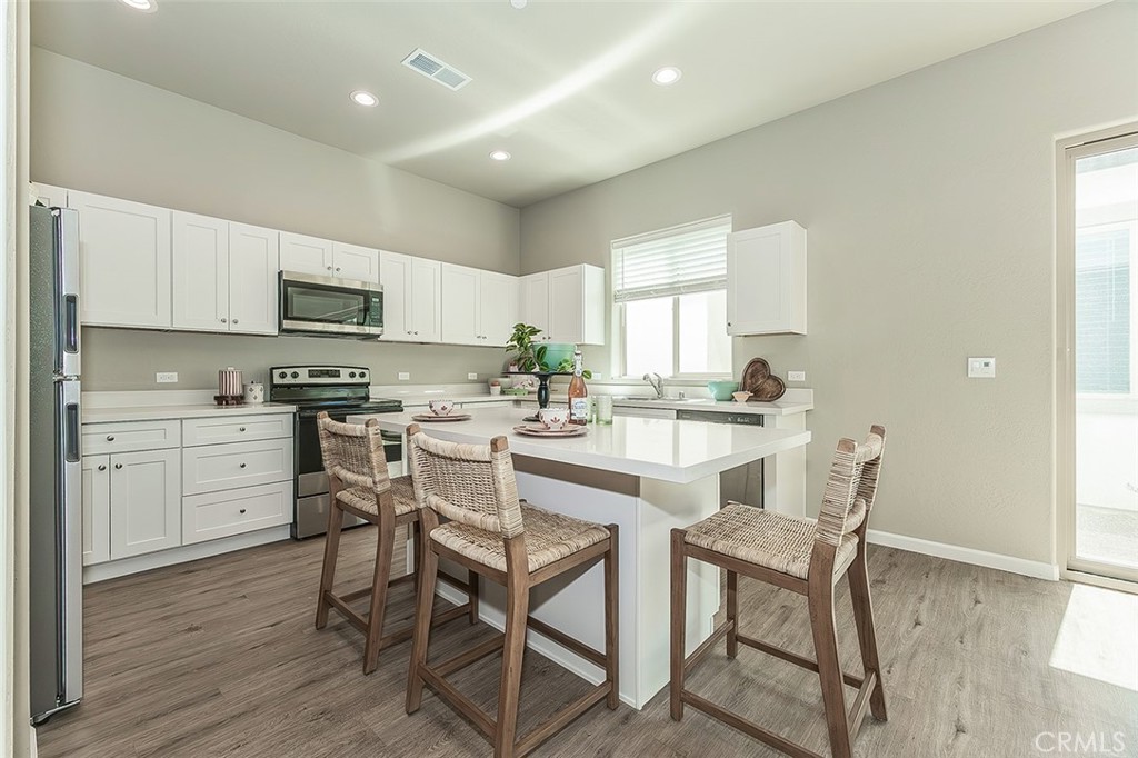 6008 E Sussex Way, Fresno, CA 93727