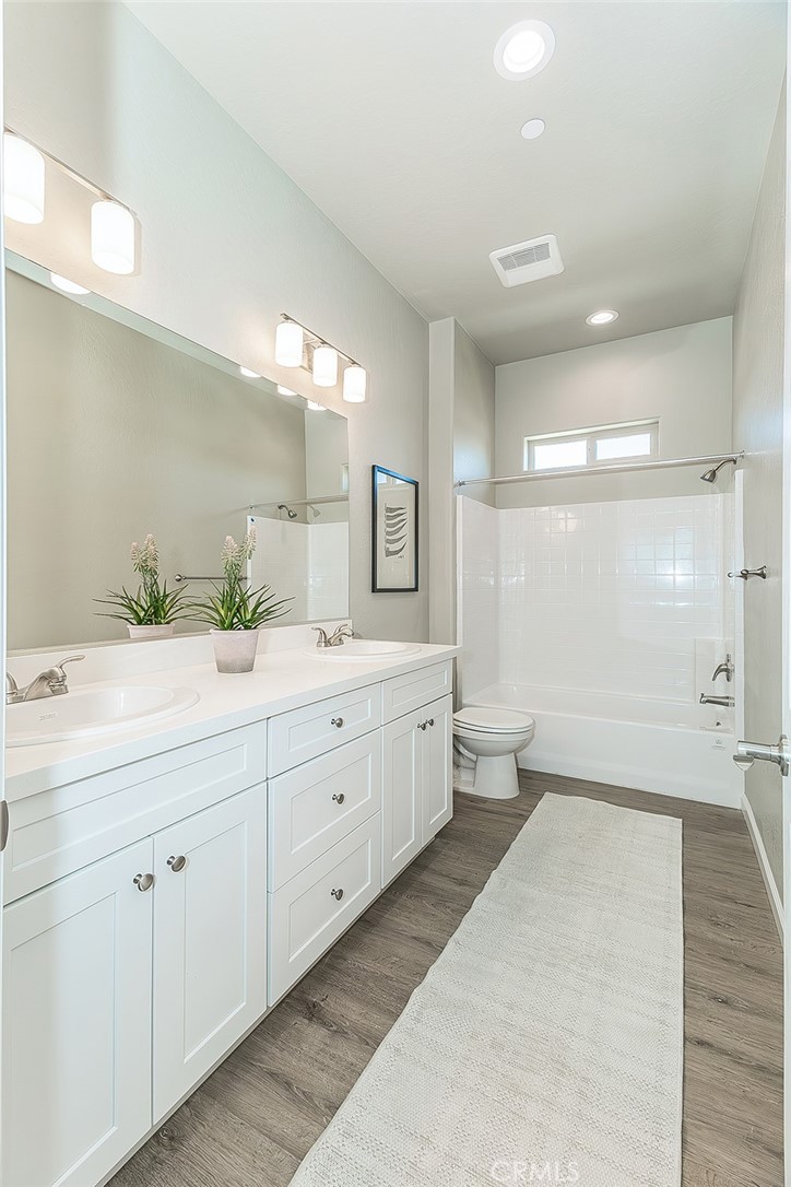 6008 E Sussex Way, Fresno, CA 93727