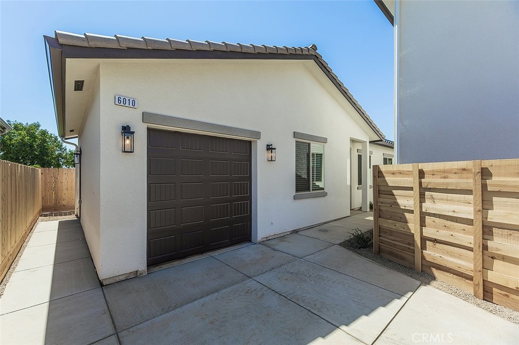 6008 E Sussex Way, Fresno, CA 93727