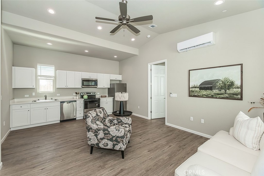 6008 E Sussex Way, Fresno, CA 93727