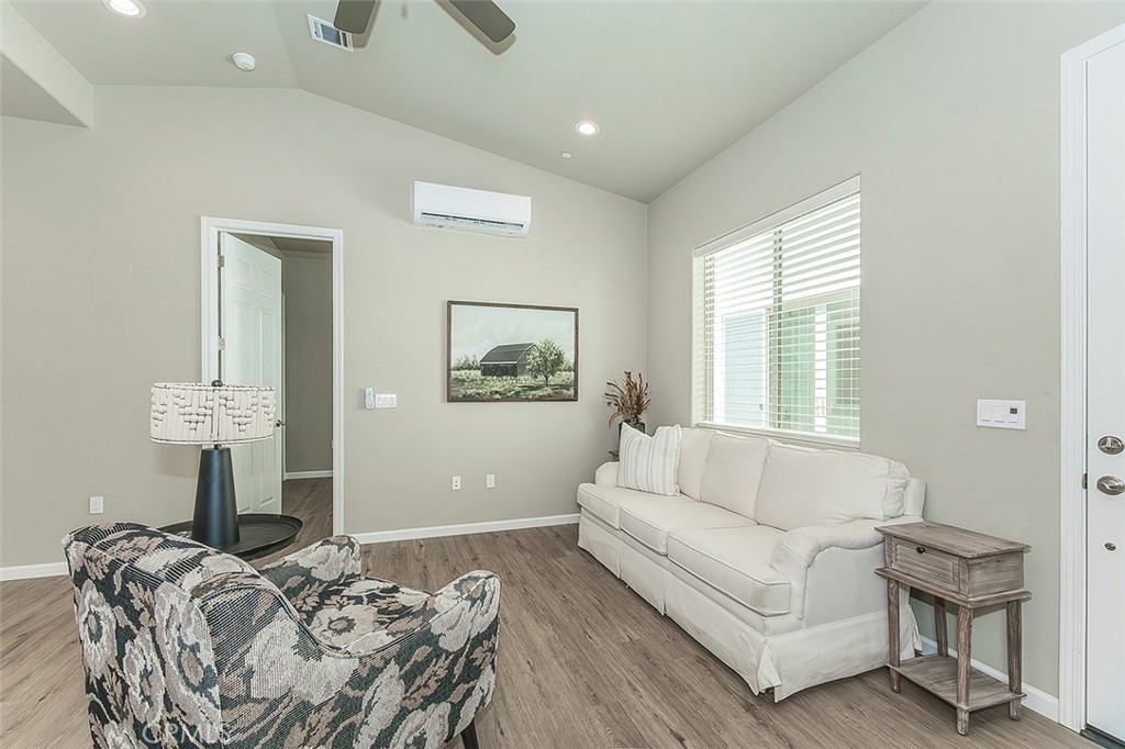 6008 E Sussex Way, Fresno, CA 93727