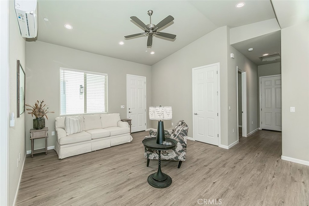 6008 E Sussex Way, Fresno, CA 93727