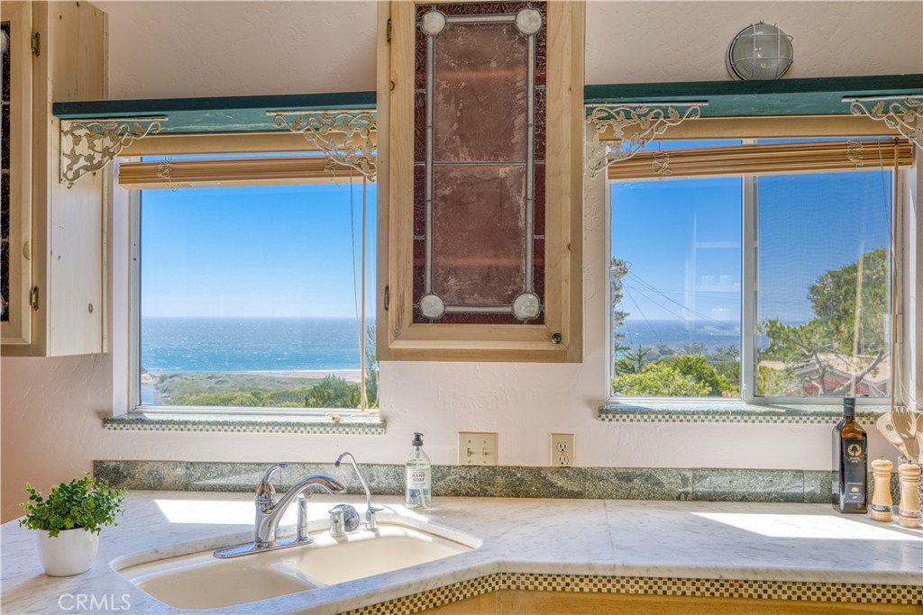 564 Croyden Ln, Cambria, CA 93428