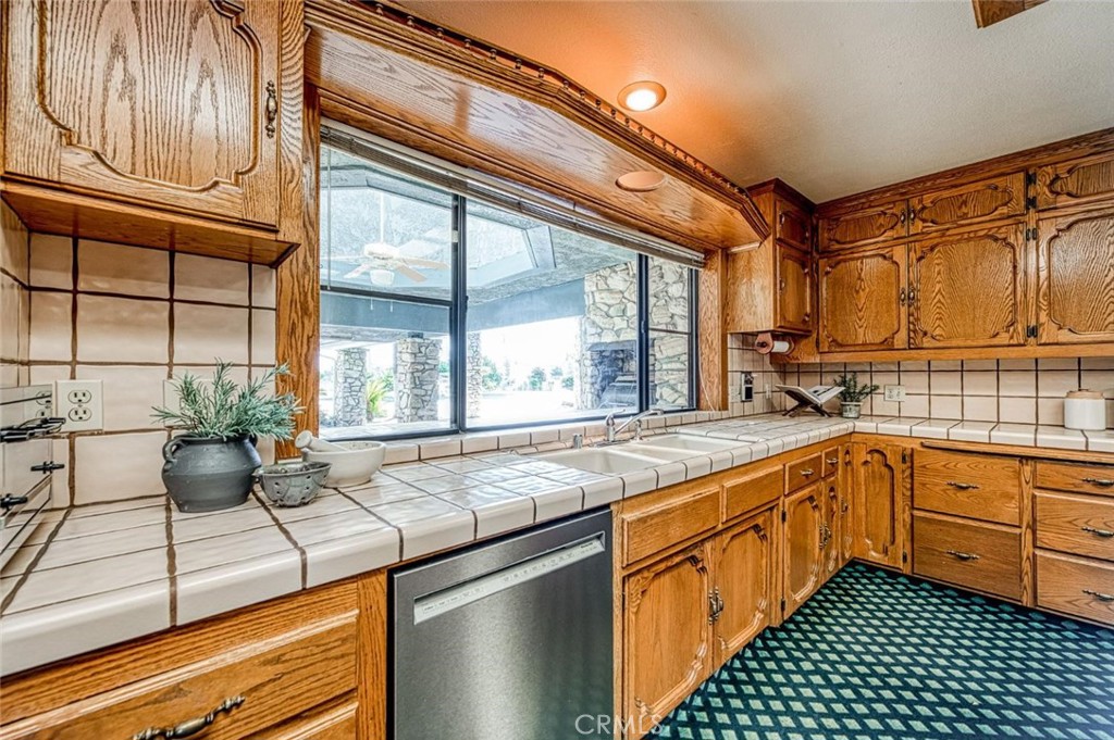 424 N De Wolf Ave, Fresno, CA 93737