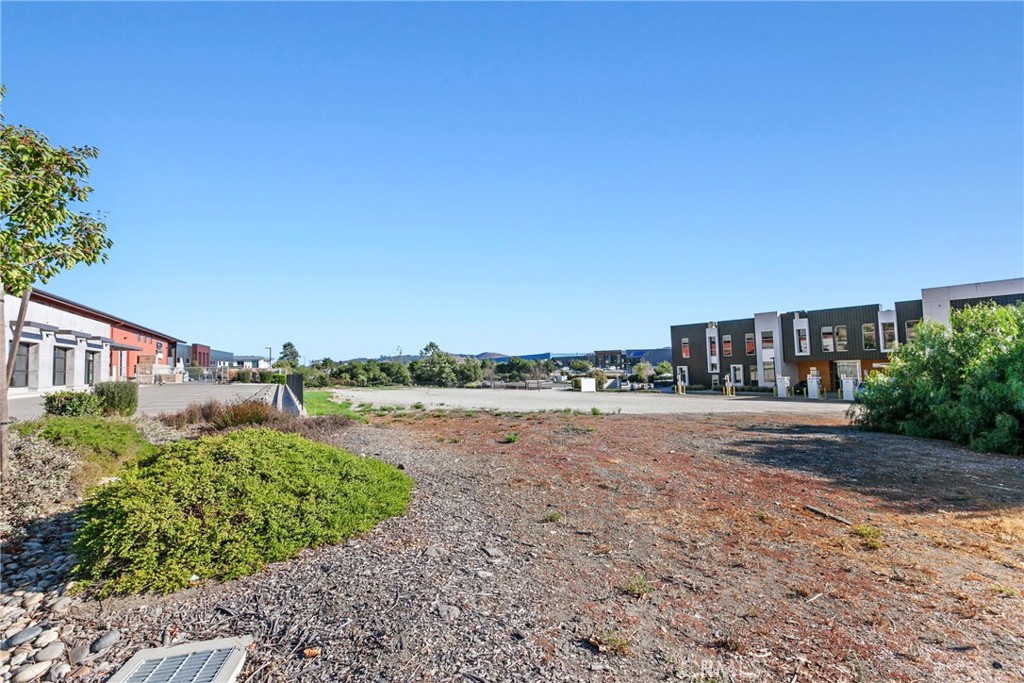 1051 Farmhouse Ln, San Luis Obispo, CA 93401