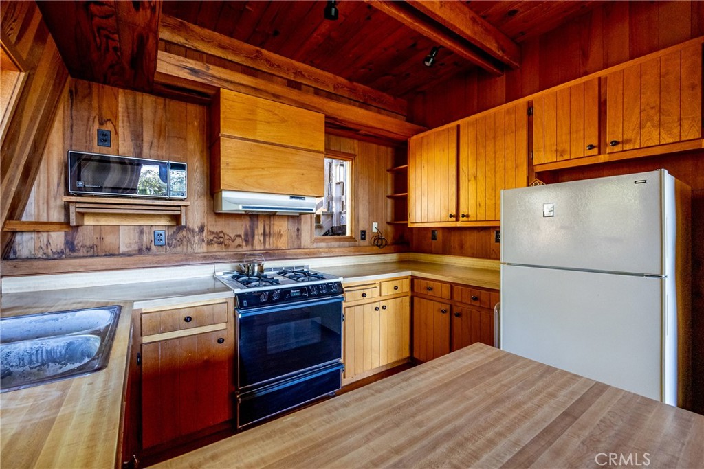 1420 Spencer St, Cambria, CA 93428