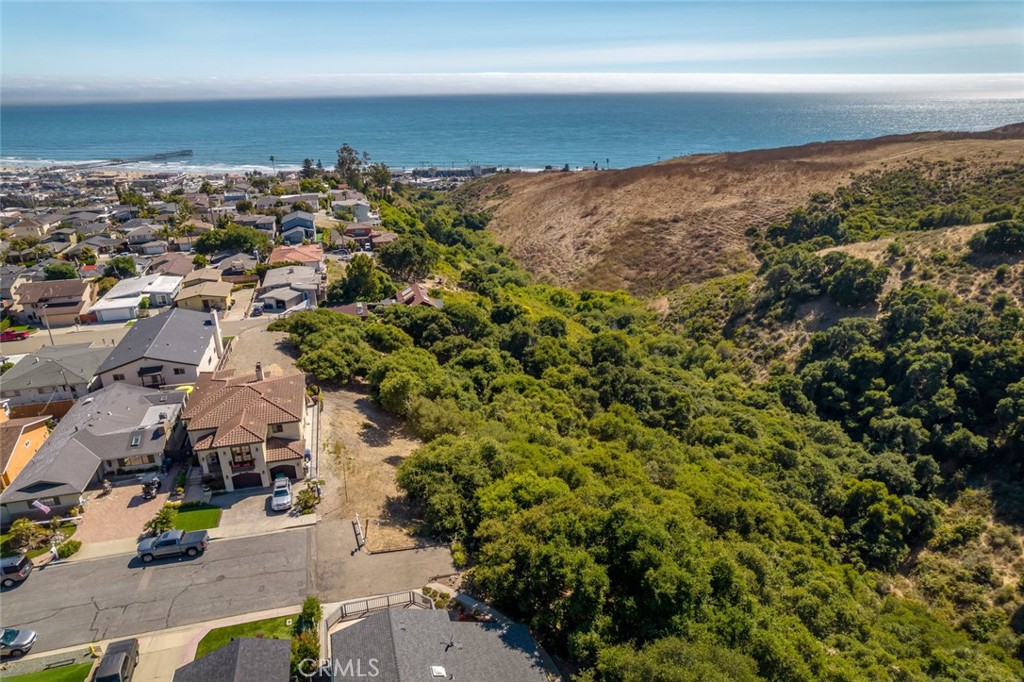 991 Visalia St, Pismo Beach, CA 93449