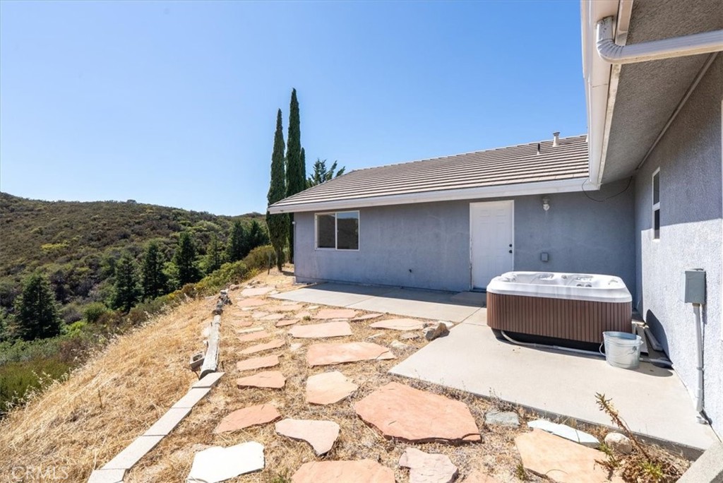 13750 Falcon Road, Atascadero, CA 93422