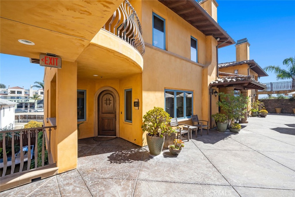 160 Hinds Avenue #202, Pismo Beach, CA 93449