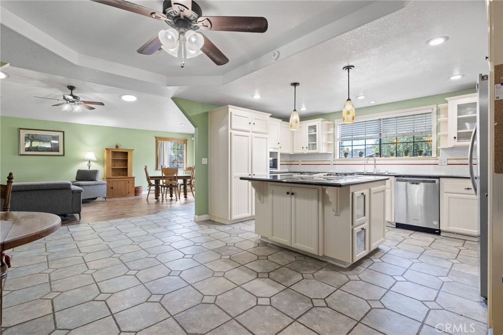 912 Wade Drive, Paso Robles, CA 93446