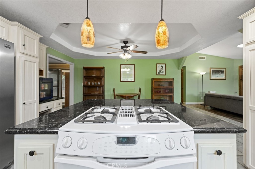 912 Wade Drive, Paso Robles, CA 93446