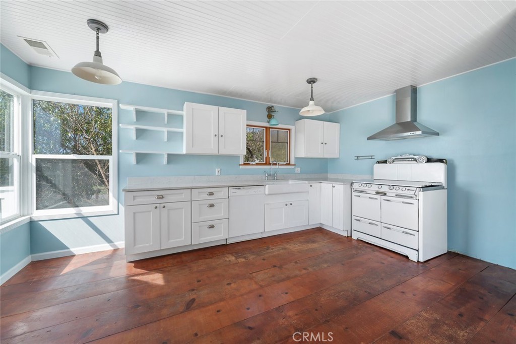 379 Harvey Street, Cambria, CA 93428