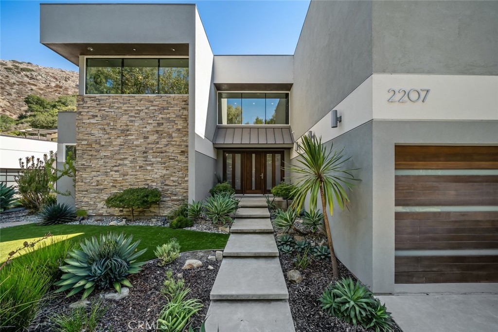 2207 San Luis Dr, San Luis Obispo, CA 93401