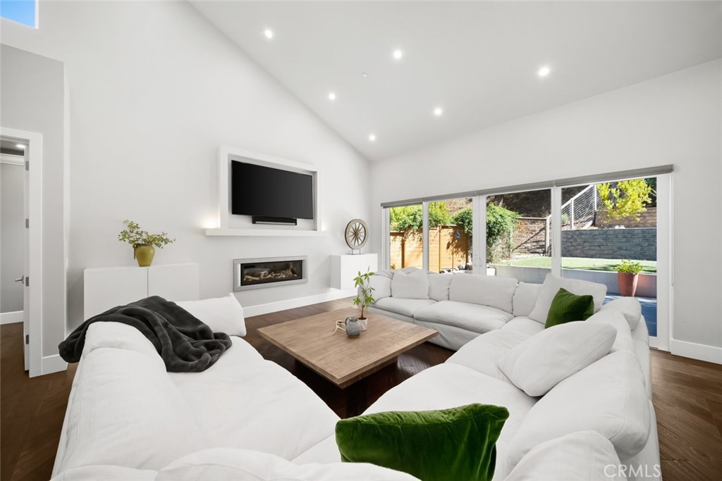 2207 San Luis Dr, San Luis Obispo, CA 93401