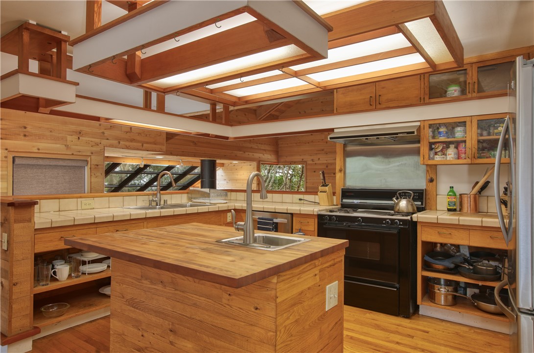 1021 Hillcrest, Cambria, CA 93428