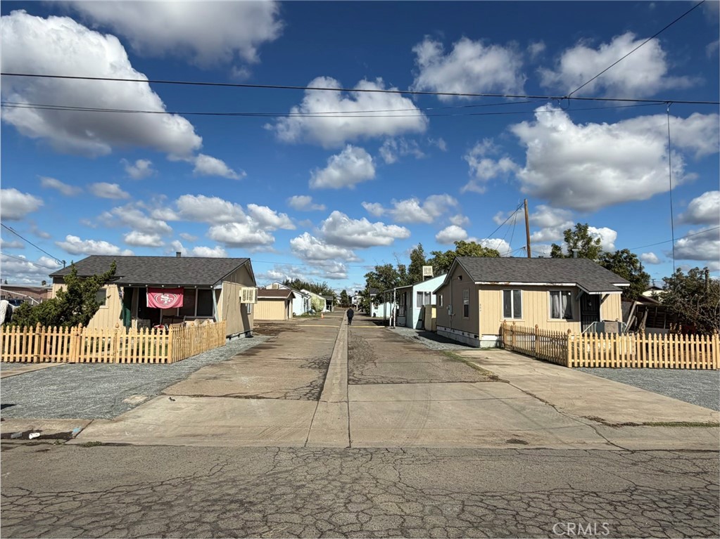 636 E Roosevelt, Visalia, CA 93292