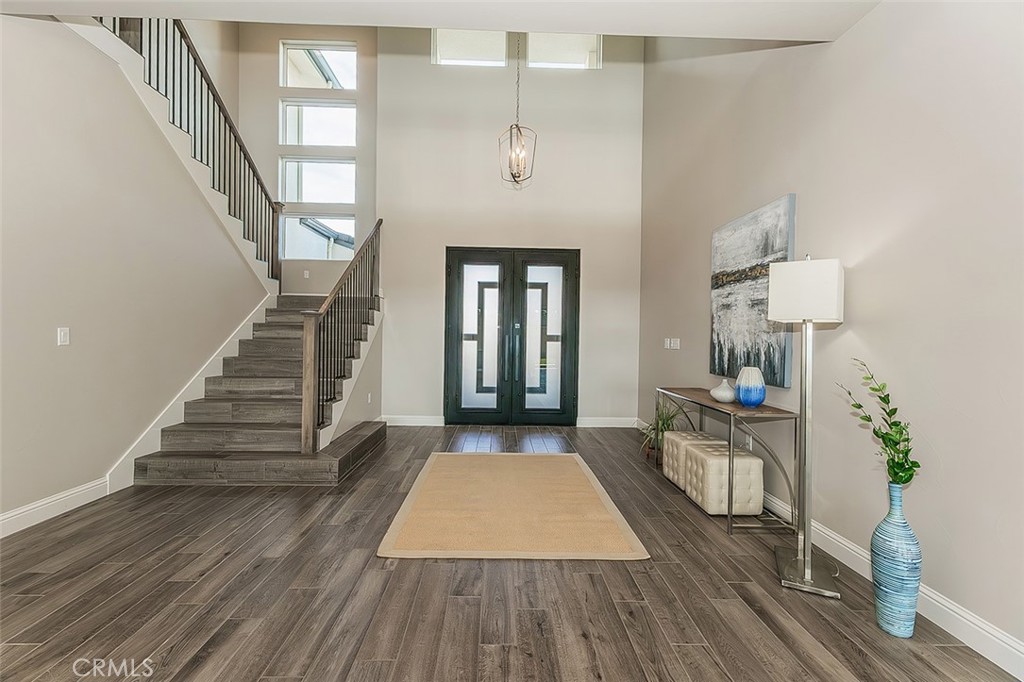 2315 E Courtside Dr, Fresno, CA 93730