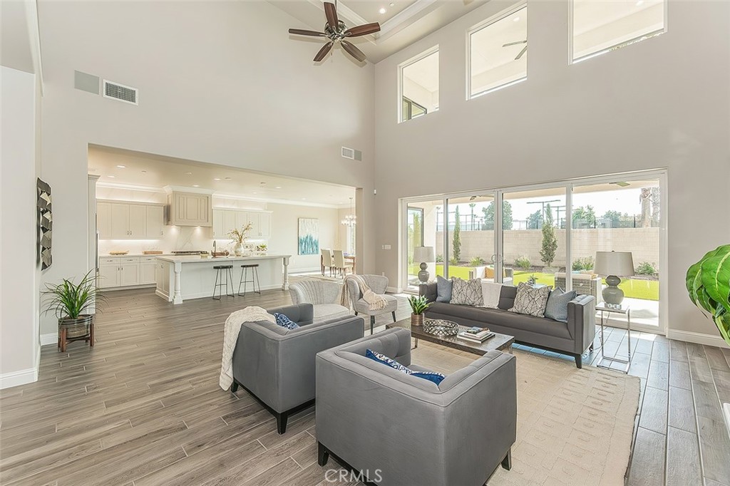 2315 E Courtside Dr, Fresno, CA 93730