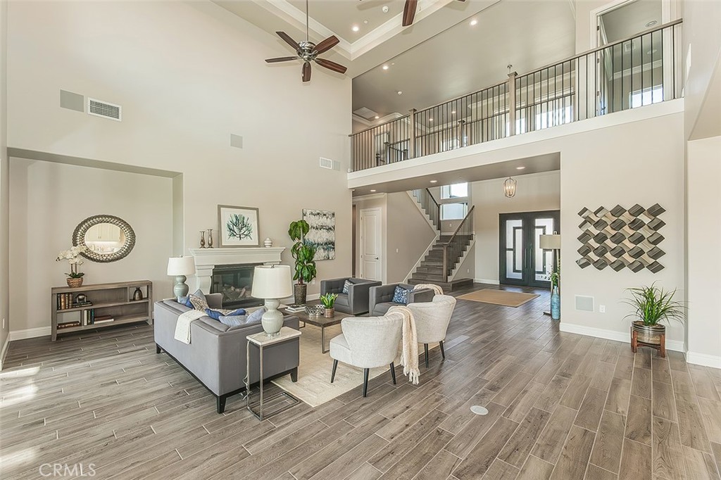 2315 E Courtside Dr, Fresno, CA 93730