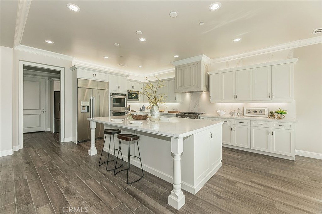 2315 E Courtside Dr, Fresno, CA 93730