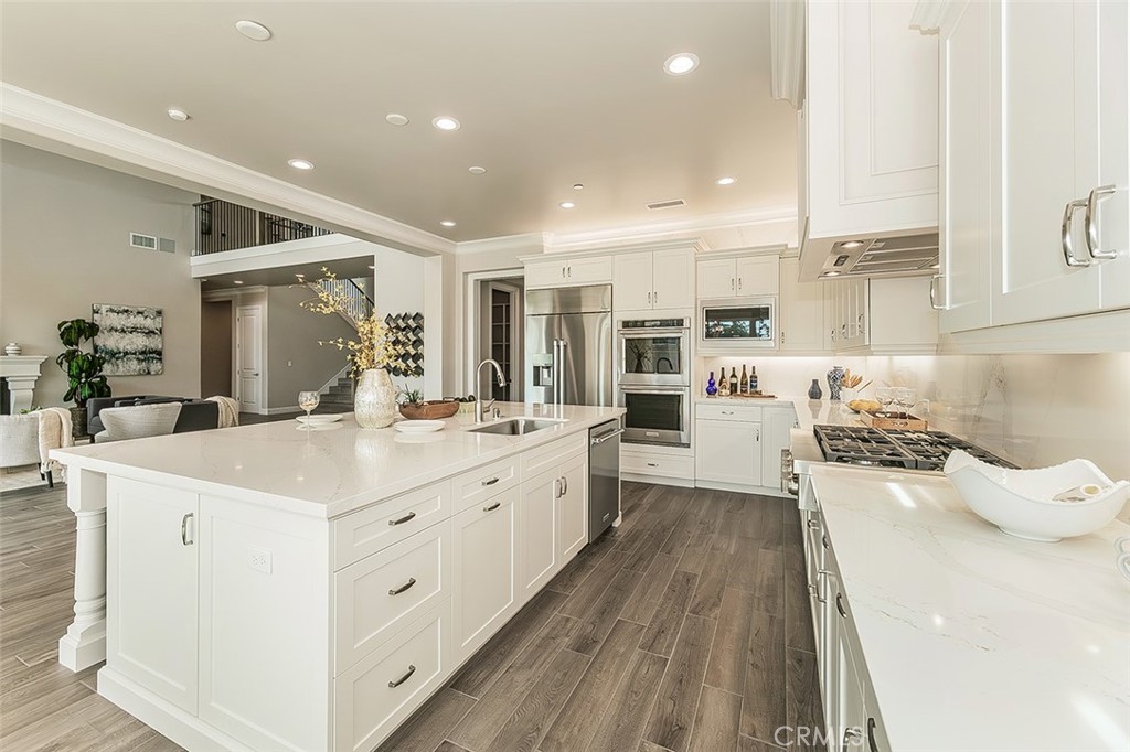 2315 E Courtside Dr, Fresno, CA 93730