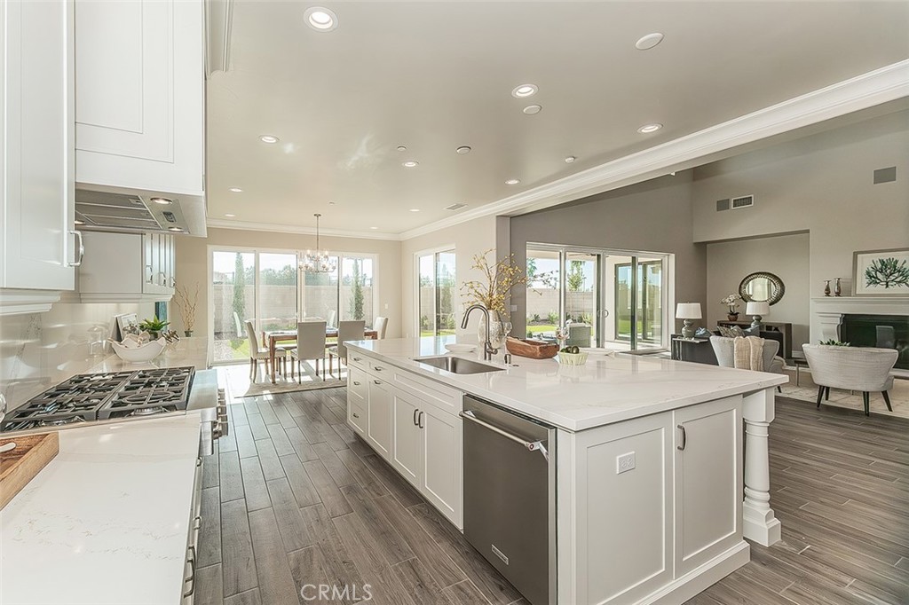 2315 E Courtside Dr, Fresno, CA 93730