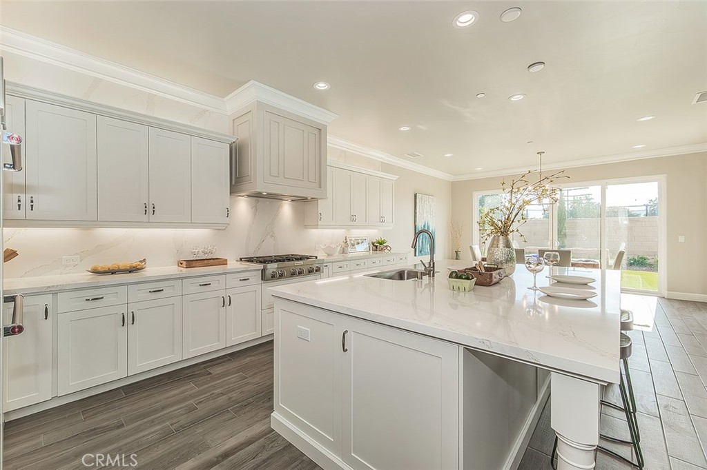 2315 E Courtside Dr, Fresno, CA 93730