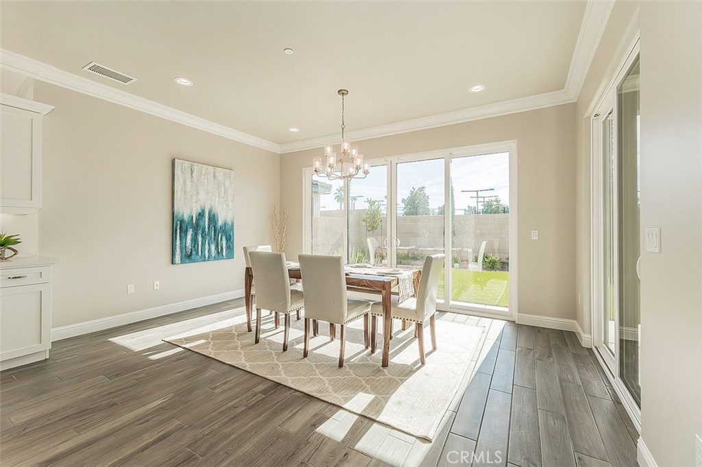 2315 E Courtside Dr, Fresno, CA 93730